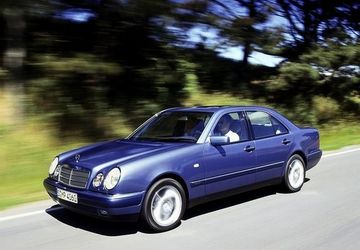 Mercedes-Benz E 220 D (W210) specs