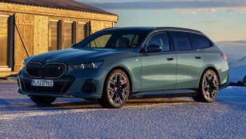 BMW i5 40 xDrive Touring specs