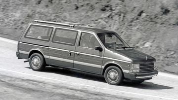 Plymouth Grand Voyager 3.0 (MK I) specs