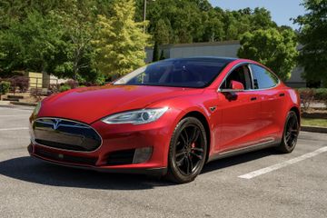 Tesla S P85D, 2015