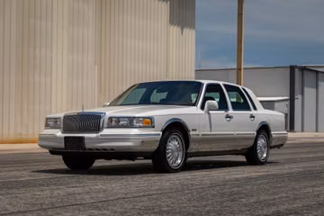 Lincoln Town Car Signature Series Sedan, 1997