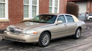 Lincoln Town Car Executive Series, 2002