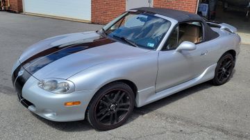 Mazda MX-5 Miata Convertible, 2001