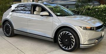 A stylish electric car for the city. I charge for free at the mall!