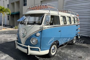 Volkswagen Deluxe 15-WINDOW Microbus Camper Re-creation, 1970