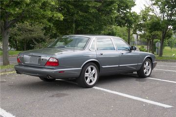 JAGUAR XJ8, 2002