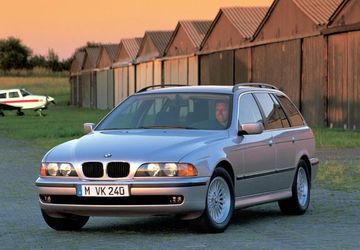 BMW 528i Touring (E39) specs