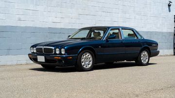 Jaguar XJ8 Sedan, 2000