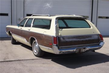 CHRYSLER TOWN & COUNTRY, 1970