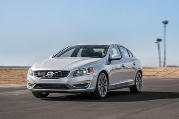 Volvo S60 T6 (FWD) specs
