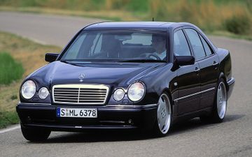 Mercedes-Benz E 240 (W210 2.4) specs