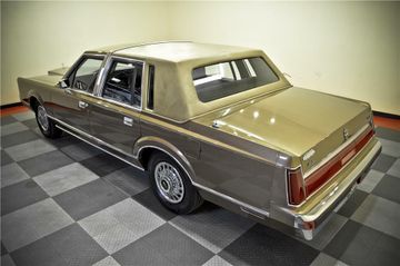 Lincoln Town Car, 1985
