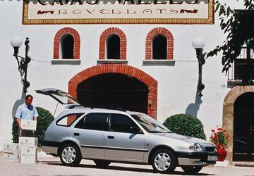 Toyota Corolla 1.6 Combi (Mk VIII) specs