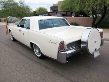 LINCOLN CONTINENTAL 4 DOOR SEDAN, 1961