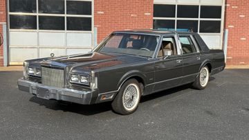 Lincoln Town Car Signature Series Sedan, 1988