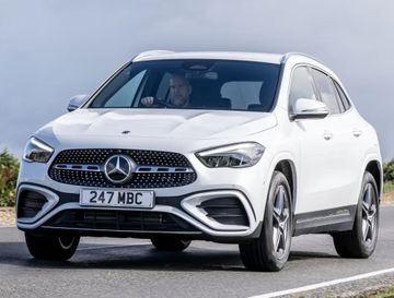 Mercedes-Benz GLA 220 4Matic (H247) specs