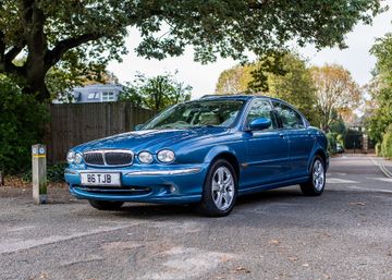 Jaguar X-Type, 2001