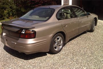 سيارة PONTIAC BONNEVILLE SSEI سيدان، موديل 2002