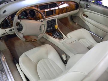 JAGUAR XKR CONVERTIBLE, 2000