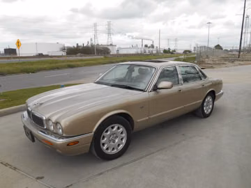 Jaguar XJ8, 2000