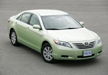 Toyota Camry Hybrid (Mk VI) specs
