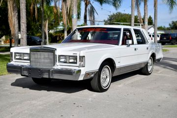 Lincoln Town Car Signature Series Sedan, 1988