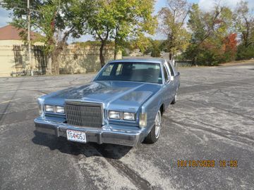 Lincoln Town Car, 1988