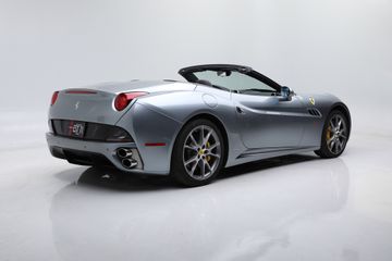 FERRARI CALIFORNIA CONVERTIBLE, 2010
