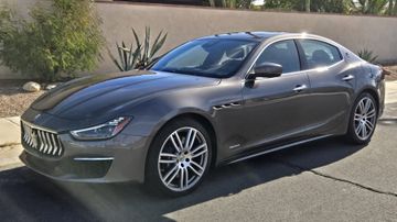 Maserati Ghibli Series II SQ4 GranLusso Sedan, 2021