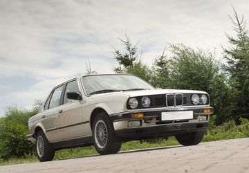 BMW 323i (E30 150 PS) specs