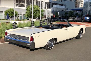 Lincoln Continental 4-DOOR Convertible, 1961