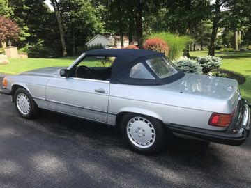 Mercedes-Benz 560 SL Convertible, 1988