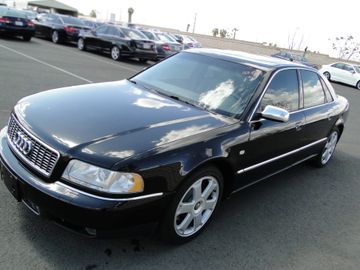 Audi S8, 2001