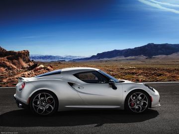 Alfa Romeo 4C specs