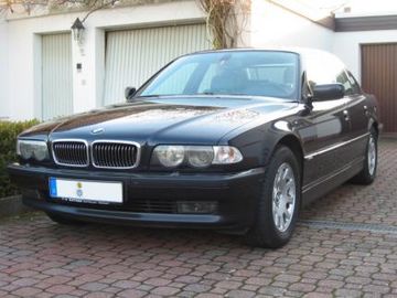 BMW 750i (E38) specs