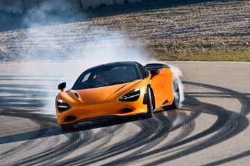 McLaren 750S specs