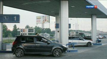 Geely MK Cross in Kogda ego sovsem ne zhdyosh (2014)