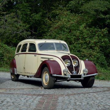 Circa - Peugeot 402 Limousine, 1937