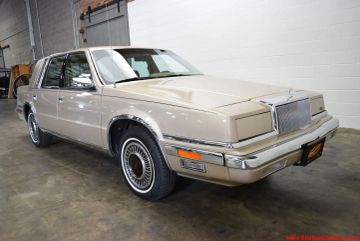 Chrysler New Yorker, 1990