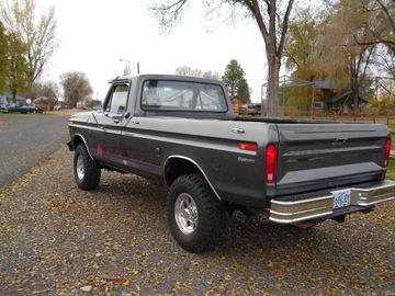Ford F-250 4X4 Pickup, 1975