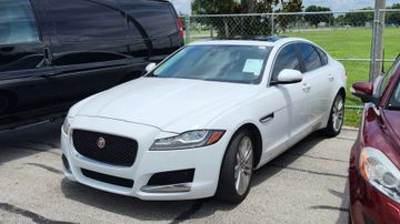Jaguar XF Sedan, 2017
