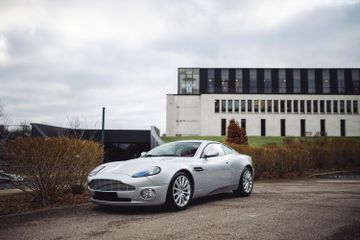 Aston Martin Vanquish Coupé, 2001