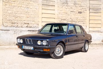 BMW 520i (E28 125 PS) specs