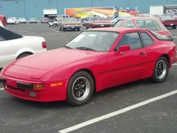 Porsche 944, 1983