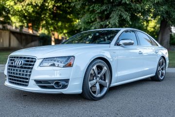 Audi S8, 2013