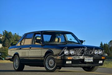 BMW M5, 1988
