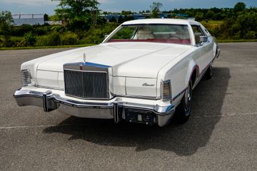 Lincoln Continental Sedan, 1975