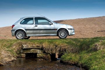 Ford Fiesta 1.6 16v Zetec S (MK4 Phase II) specs