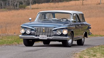 سيارة Plymouth Suburban Wagon، موديل 1961