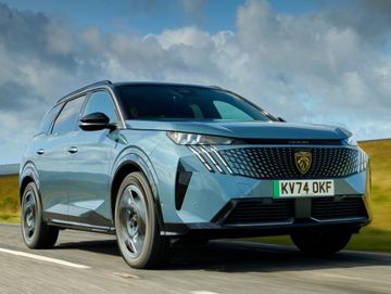 Peugeot e-5008 210 specs